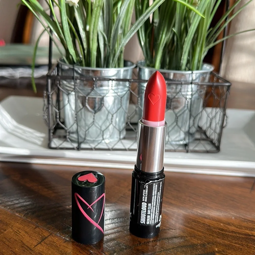 Shout Loud Satin Lipstick 1.0ea - Picture 4 of 9